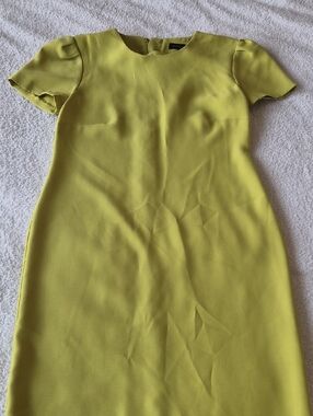 Banana Republic Short-Sleeve Midi Shift Dress in Chartreuse